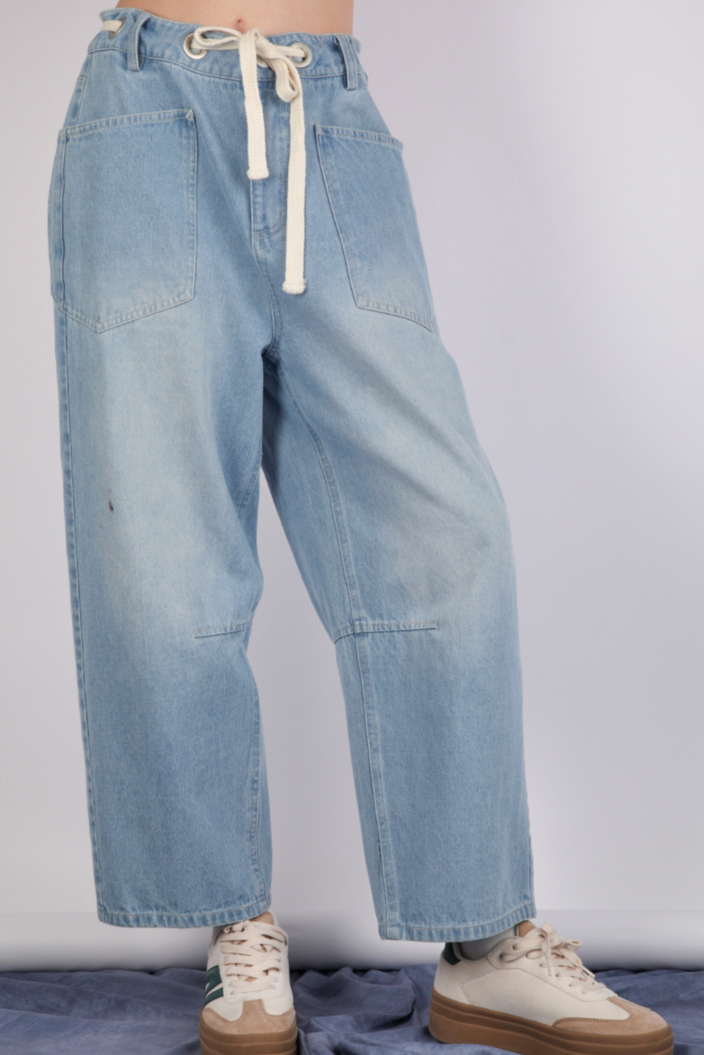 46. Tie Barrel Jeans