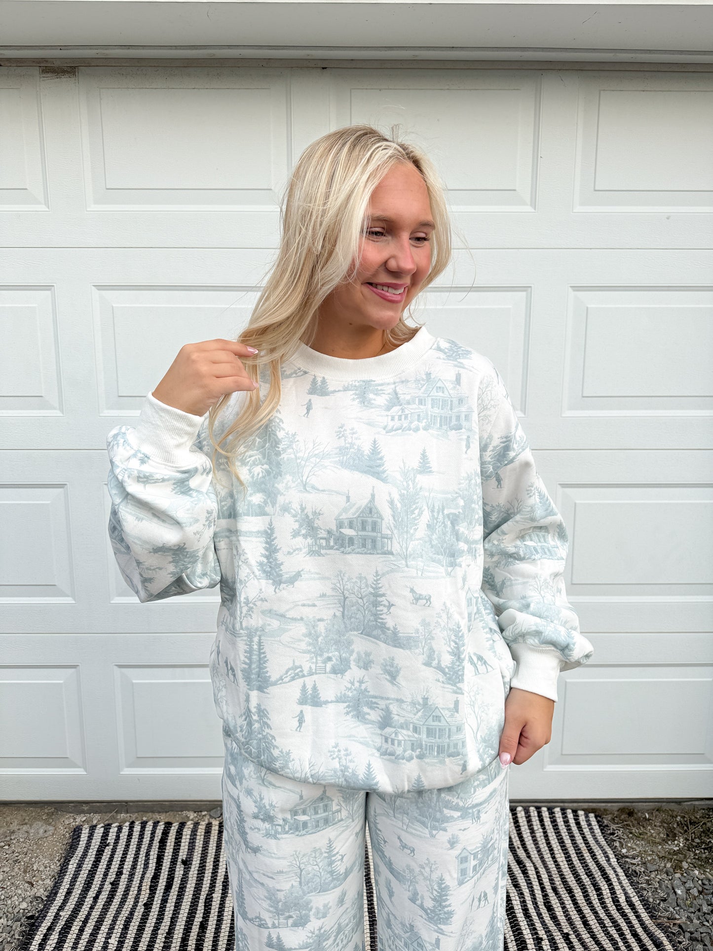 86. Holiday Crewneck